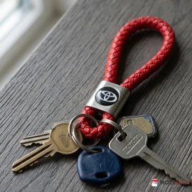 Toyota fonott bőr kulcstartó, távirányító tartó dupla kulcskarikával - Piros