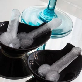 Pénisz formájú jégkocka készítő