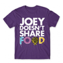 Kép 18/25 - Sötétlila Jóbarátok férfi rövid ujjú póló - Joey doesn't share food text