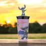 Lilo és Stitch - A csillagkutya pohár és Stitch topper, figura - Táncol - A képen a Lilo és Stitch mozifilm grafikájával díszített, a tetején egy 3D Stitch figura található